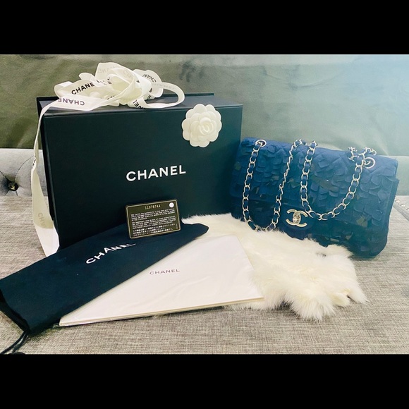 Chanel Shingle Medium Flap Bag - Picture 7 of 16